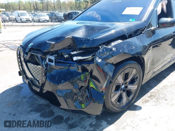 2024 BMW iX M60 z VIN WB533CF06RCN40621, wystawiony jako IAAI lot #42005612 z przebiegiem 11 051 mil mil oraz . Historia ofert i sprzedaży dostępna na DreamBid. Obrazek 6.