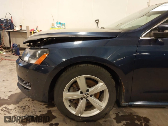 2013 Volkswagen Passat SE z VIN 1VWBP7A35DC095324, wystawiony jako IAAI lot #41970168 z przebiegiem 141 349 mil mil oraz . Historia ofert i sprzedaży dostępna na DreamBid. Obrazek 17.