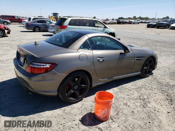 2013 Mercedes-Benz SLK 350 с VIN WDDPK5HA8DF055047, выставлен на аукционе Copart как лот 71205934 с пробегом 69 064 миль миль и Чистый • Clean title. История ставок и продаж доступна на DreamBid. Изображение 3.