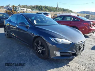 2017 Tesla Model S 100D z VIN 5YJSA1E20HF189557, wystawiony jako IAAI lot #41546084 z przebiegiem 253 218 mil mil oraz . Historia ofert i sprzedaży dostępna na DreamBid. Obrazek 1.