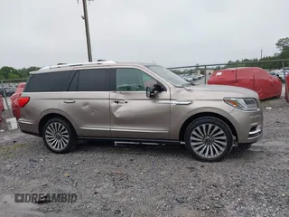 2018 Lincoln Navigator Reserve z VIN 5LMJJ2LT5JEL12492, wystawiony jako IAAI lot #42208861 z przebiegiem 186 337 mil mil oraz . Historia ofert i sprzedaży dostępna na DreamBid. Obrazek 13.