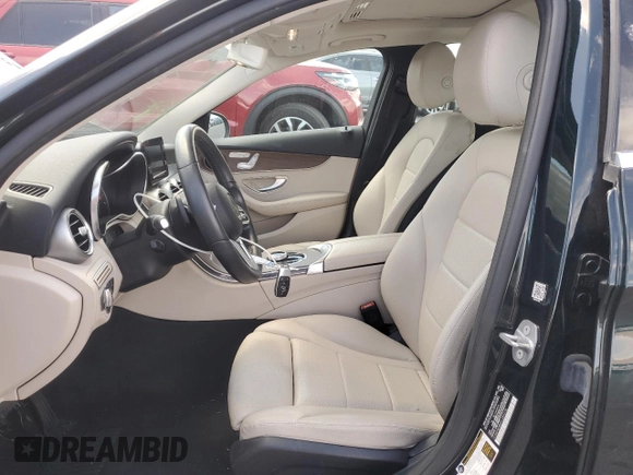 2019 Mercedes-Benz C 300 z VIN 55SWF8DBXKU289278, wystawiony jako Copart lot #54876675 z przebiegiem 37 105 mil mil oraz Szkody całkowita. Historia ofert i sprzedaży dostępna na DreamBid. Obrazek 7.