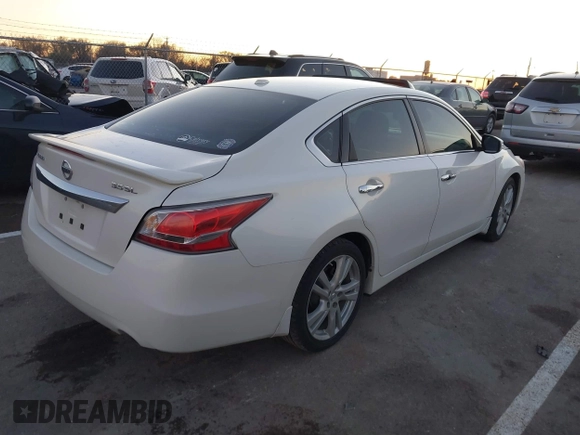 2015 Nissan Altima SL with VIN 1N4BL3AP0FC141421, listed as a IAAI auction lot 40999595 with 175,437 mi miles and . Bid and sale history available at DreamBid. Image 4.