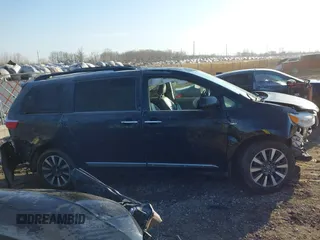2018 Toyota Sienna XLE with VIN 5TDDZ3DC9JS207367, listed as a IAAI auction lot 41877615 with 104,500 mi miles. Bid and sale history available at carsss.com. Image 13.