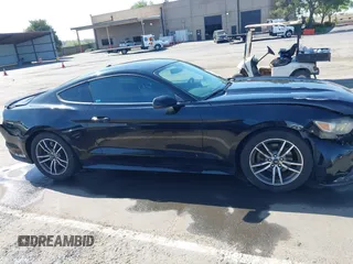 2015 Ford Mustang EcoBoost z VIN 1FA6P8TH4F5377048, wystawiony jako IAAI lot #42234256 z przebiegiem 160 455 mil mil oraz . Historia ofert i sprzedaży dostępna na DreamBid. Obrazek 14.