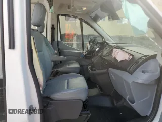 2019 Ford Transit z VIN 1FTYR2XM8KKA27743, wystawiony jako Copart lot #46898445 z przebiegiem 104 945 mil mil oraz Nie do naprawy • Non repairable. Historia ofert i sprzedaży dostępna na DreamBid. Obrazek 5.