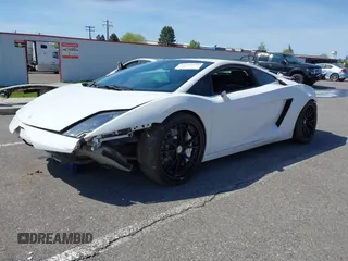 2009 Lamborghini Gallardo z VIN ZHWGU54T59LA07777, wystawiony jako IAAI lot #39749159 z przebiegiem 8730 mil mil oraz . Historia ofert i sprzedaży dostępna na DreamBid. Obrazek 23.