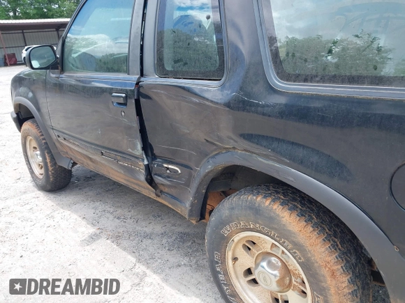 1996 Ford Explorer z VIN 1FMCU22X1TUB42311, wystawiony jako IAAI lot #42252430 z przebiegiem 161 434 mil mil oraz . Historia ofert i sprzedaży dostępna na DreamBid. Obrazek 6.
