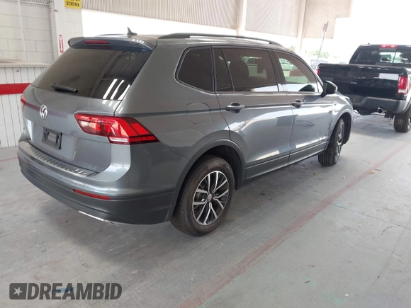 2021 Volkswagen Tiguan S z VIN 3VV1B7AX0MM030915, wystawiony jako IAAI lot #42198262 z przebiegiem 47 500 mil mil oraz . Historia ofert i sprzedaży dostępna na DreamBid. Obrazek 4.