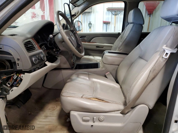 2007 Chevrolet Avalanche LT w/3LT with VIN 3GNFK12357G218403, listed as a Copart auction lot 82667364 with 131,962 mi miles and Clean Title. Bid and sale history available at carsss.com. Image 7.