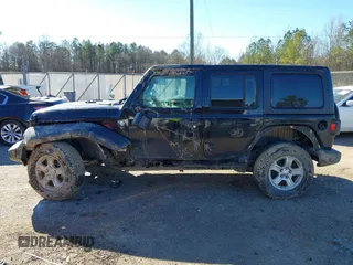 2020 Jeep Wrangler Unlimited Sport Altitude z VIN 1C4HJXDG0LW171400, wystawiony jako IAAI lot #41373446 z przebiegiem 82 113 mil mil oraz . Historia ofert i sprzedaży dostępna na DreamBid. Obrazek 14.