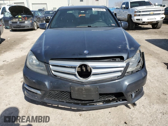 2013 Mercedes-Benz C 300 Sport z VIN WDDGF8AB3DG122432, wystawiony jako Copart lot #47444215 z przebiegiem 139 825 mil mil oraz Szkoda całkowita • Salvage title. Historia ofert i sprzedaży dostępna na DreamBid. Obrazek 5.