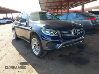 2019 Mercedes-Benz GLC 300 z VIN WDC0G4KB1KV195835, wystawiony jako IAAI lot #42173713 z przebiegiem 113 036 mil mil oraz . Historia ofert i sprzedaży dostępna na DreamBid. Obrazek 1.