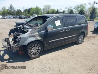 2016 Chrysler Town & Country Touring z VIN 2C4RC1CG6GR248203, wystawiony jako IAAI lot #42098444 z przebiegiem Nie podano mil oraz . Historia ofert i sprzedaży dostępna na DreamBid. Obrazek 2.