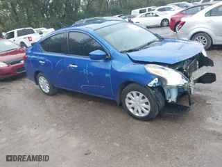 2016 Nissan Versa S with VIN 3N1CN7AP0GL875226, listed as a IAAI auction lot 40443890 with 164,113 mi miles. Bid and sale history available at carsss.com. Image 1.