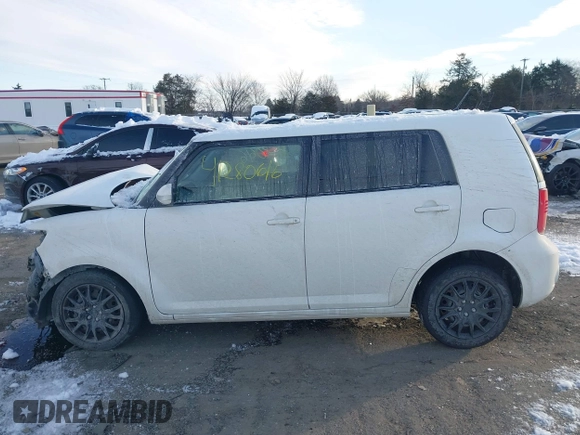 2009 Scion xB with VIN JTLKE50E491066453, listed as a IAAI auction lot 41280616 with 121,822 mi miles. Bid and sale history available at carsss.com. Image 15.