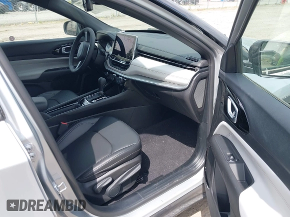 2025 Jeep Compass Limited with VIN 3C4NJDCNXST579277, listed as a IAAI auction lot 42544071 with 182 mi miles and . Bid and sale history available at DreamBid. Image 5.