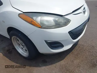 2014 Mazda 2 Sport z VIN JM1DE1KY9E0181733, wystawiony jako IAAI lot #41907658 z przebiegiem 143 301 mil mil oraz . Historia ofert i sprzedaży dostępna na DreamBid. Obrazek 6.