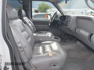 1997 Chevrolet Suburban with VIN 3GNFK16R9VG187426, listed as a IAAI auction lot 41678063 with 131,387 mi miles. Bid and sale history available at carsss.com. Image 5.