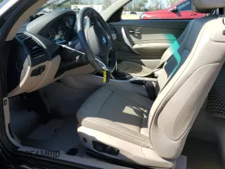 2011 BMW 1 Series 128i z VIN WBAUP9C52BVL90000, wystawiony jako Copart lot #48722805 z przebiegiem Nie podano mil oraz Szkody całkowita. Historia ofert i sprzedaży dostępna na DreamBid. Obrazek 7.