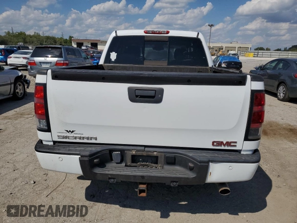 2007 GMC Sierra Denali z VIN 2GTEK638871658295, wystawiony jako Copart lot #70327344 z przebiegiem 179 080 mil mil oraz Szkody całkowita. Historia ofert i sprzedaży dostępna na DreamBid. Obrazek 6.