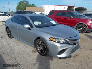 2020 Toyota Camry SE with VIN 4T1G11AK5LU357877, listed as a IAAI auction lot 41883271 with 111,246 mi miles. Bid and sale history available at carsss.com. Image 1.