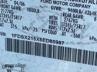 2006 Ford F-250 z VIN 1FDSX215X6ED85987, wystawiony jako IAAI lot #42764950 z przebiegiem 185 352 mil mil oraz . Historia ofert i sprzedaży dostępna na DreamBid. Obrazek 10.