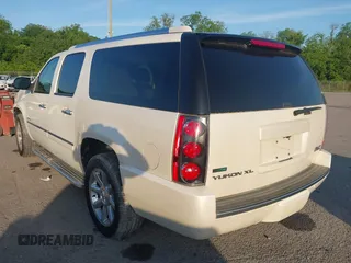 2012 GMC Yukon XL Denali with VIN 1GKS1MEF6CR138320, listed as a IAAI auction lot 42123524 with 184,182 mi miles. Bid and sale history available at carsss.com. Image 3.