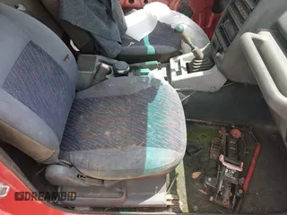 1995 Geo Tracker z VIN 2CNBE18U4S6935826, wystawiony jako IAAI lot #42072913 z przebiegiem 183 092 mil mil oraz . Historia ofert i sprzedaży dostępna na DreamBid. Obrazek 5.