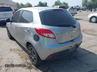 2011 Mazda 2 Sport z VIN JM1DE1HY9B0123415, wystawiony jako IAAI lot #42462916 z przebiegiem 198 378 mil mil oraz . Historia ofert i sprzedaży dostępna na DreamBid. Obrazek 3.
