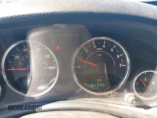 2013 Jeep Wrangler Unlimited Sport z VIN 1C4HJWDG9DL510121, wystawiony jako IAAI lot #42389944 z przebiegiem 84 390 mil mil oraz . Historia ofert i sprzedaży dostępna na DreamBid. Obrazek 7.