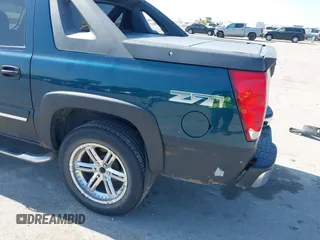 2005 Chevrolet Avalanche Z71 with VIN 3GNEK12Z95G177934, listed as a IAAI auction lot 42645320 with 195,523 mi miles and . Bid and sale history available at DreamBid. Image 13.