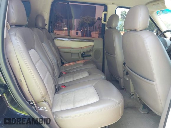 2002 Ford Explorer Eddie Bauer z VIN 1FMDU74E42ZC47584, wystawiony jako IAAI lot #42456721 z przebiegiem 141 518 mil mil oraz . Historia ofert i sprzedaży dostępna na DreamBid. Obrazek 8.