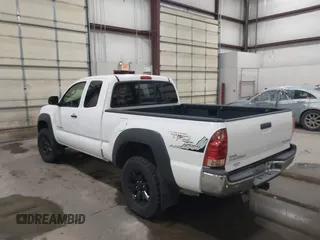 2008 Toyota Tacoma with VIN 5TEUU42N58Z580315, listed as a IAAI auction lot 41059647 with 109,478 mi miles and . Bid and sale history available at carsss.com. Image 3.
