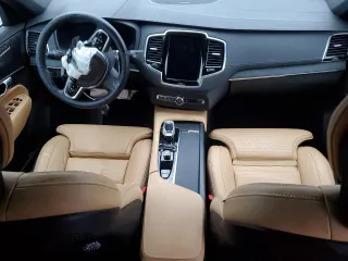 2025 Volvo XC90 Plug-In Hybrid Ultra z VIN YV4H60PFXS1305589, wystawiony jako Copart lot #48111435 z przebiegiem Nie podano mil oraz Szkoda całkowita • Salvage title. Historia ofert i sprzedaży dostępna na DreamBid. Obrazek 8.