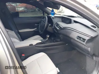 2019 Lexus UX 250h с VIN JTHU9JBH0K2002546, выставлен на аукционе IAAI как лот 41968823 с пробегом 77 014 миль миль и . История ставок и продаж доступна на DreamBid. Изображение 5.