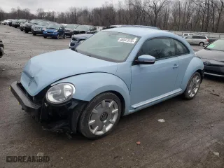 2012 Volkswagen Beetle 2.5L PZEV with VIN 3VWJP7AT4CM602769, listed as a Copart auction lot 45047575 with 140,950 mi miles and Salvage Title. Bid and sale history available at carsss.com. Image 1.
