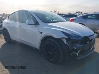 2023 Tesla Model Y Long Range z VIN 7SAYGDEE0PF631811, wystawiony jako IAAI lot #41400620 z przebiegiem 81 358 mil mil oraz . Historia ofert i sprzedaży dostępna na DreamBid. Obrazek 1.