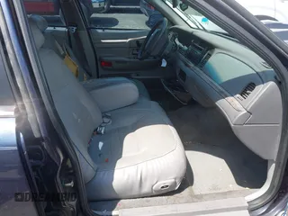 2000 Ford Crown Victoria LX с VIN 2FAFP74W4YX116561, выставлен на аукционе IAAI как лот 42101875 с пробегом Не указан миль и . История ставок и продаж доступна на DreamBid. Изображение 5.