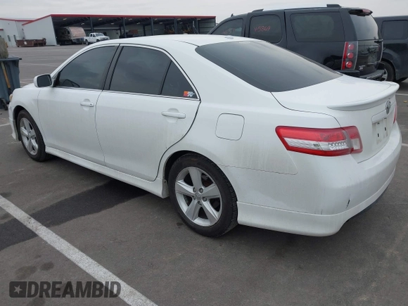 2011 Toyota Camry LE z VIN 4T1BF3EK5BU658827, wystawiony jako IAAI lot #41704973 z przebiegiem 212 443 mil mil oraz . Historia ofert i sprzedaży dostępna na DreamBid. Obrazek 3.