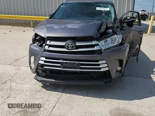 2017 Toyota Highlander XLE with VIN 5TDKZRFH4HS515186, listed as a Copart auction lot 60894055 with 135,531 mi miles and Salvage title. Bid and sale history available at DreamBid. Image 14.