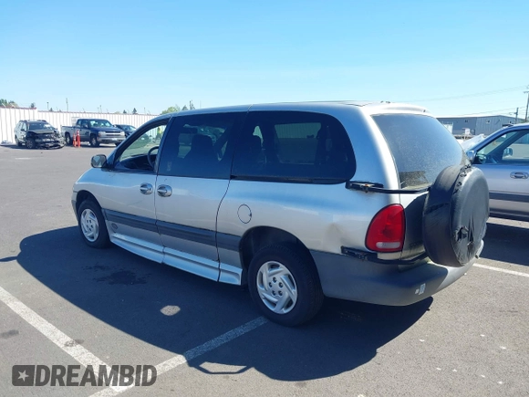 2000 Dodge Caravan SE with VIN 1B4GP44G1YB680819, listed as a IAAI auction lot 42057681 with 23,422 mi miles. Bid and sale history available at carsss.com. Image 3.