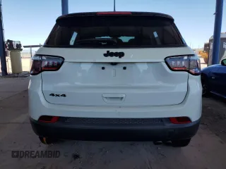 2018 Jeep Compass Latitude z VIN 3C4NJDBB9JT433152, wystawiony jako Copart lot #58214435 z przebiegiem 59 669 mil mil oraz Szkoda całkowita • Salvage title. Historia ofert i sprzedaży dostępna na DreamBid. Obrazek 6.