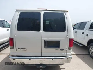 2010 Ford Econoline Passenger XL z VIN 1FBNE3BLXADA12591, wystawiony jako IAAI lot #42269872 z przebiegiem 374 820 mil mil oraz . Historia ofert i sprzedaży dostępna na DreamBid. Obrazek 16.