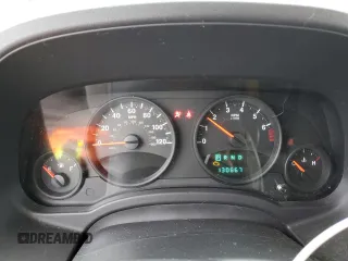 2009 Jeep Patriot Sport z VIN 1J4FF28B39D249631, wystawiony jako Copart lot #55471465 z przebiegiem 130 667 mil mil oraz Czysty tytuł • Clean title. Historia ofert i sprzedaży dostępna na DreamBid. Obrazek 9.