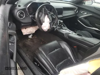 2016 Chevrolet Camaro 2LT z VIN 1G1FD1RSXG0139855, wystawiony jako Copart lot #62695754 z przebiegiem 91 576 mil mil oraz Szkoda całkowita • Salvage title. Historia ofert i sprzedaży dostępna na DreamBid. Obrazek 8.