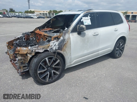2022 Volvo XC90 Momentum with VIN YV4A22PK9N1828015, listed as a IAAI auction lot 37161443 with 1 mi miles. Bid and sale history available at carsss.com. Image 2.