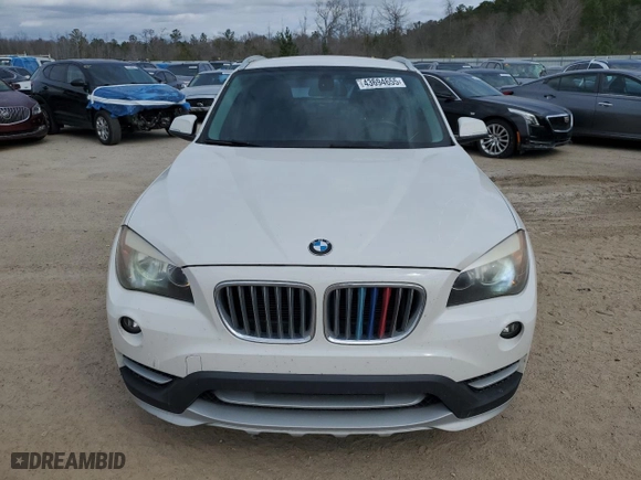 2015 BMW X1 sDrive28i with VIN WBAVM1C53FV318419, listed as a Copart auction lot 43694655 with 124,558 mi miles and Salvage Title. Bid and sale history available at carsss.com. Image 5.