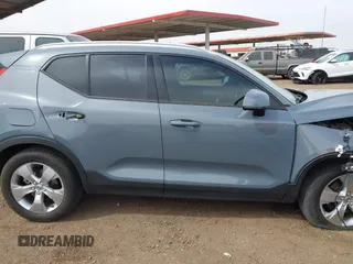 2021 Volvo XC40 Momentum with VIN YV4162UK3M2473571, listed as a IAAI auction lot 41718239 with 60,324 mi miles. Bid and sale history available at carsss.com. Image 13.