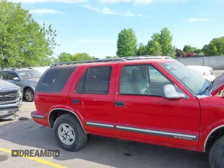 1998 Chevrolet Blazer LS с VIN 1GNDT13W8WK114850, выставлен на аукционе IAAI как лот 42458088 с пробегом Не указан миль и . История ставок и продаж доступна на DreamBid. Изображение 6.